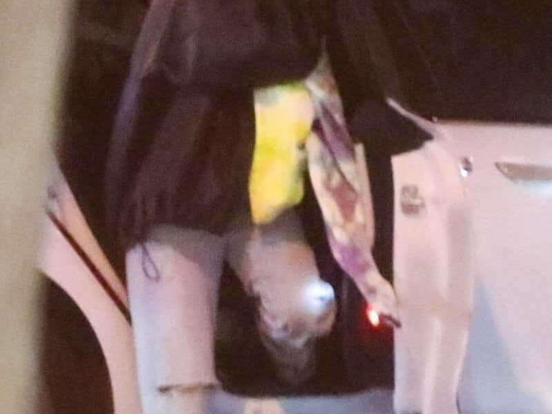 Ariana Grande Out in Casual Clothes with Friends in LA