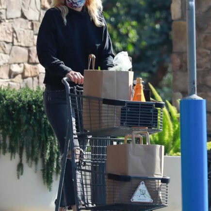 Malin Akerman in Grocery Shopping in Los Feliz