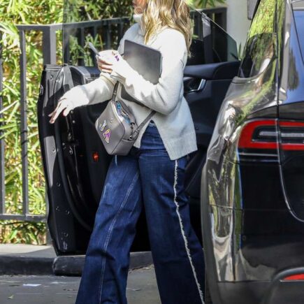 Jessica Alba Shows Off her Newly Colored Blonde Hair in Los Angeles