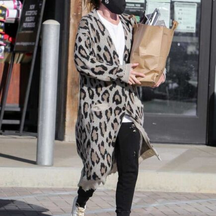 Grey’s Anatomy’s star Ellen Pompeo in Grocery Shopping in Malibu