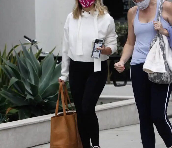 Sarah Michelle Gellar Wore “Vote” Face Mask while Out with a Friend in LA