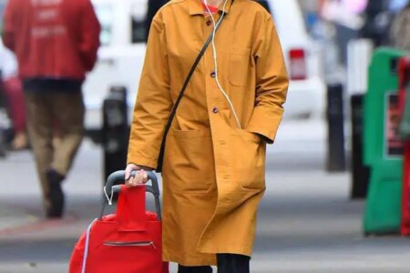 Naomi Watts Looks Stylish in a Yellow Coat while Shopping in Tribeca