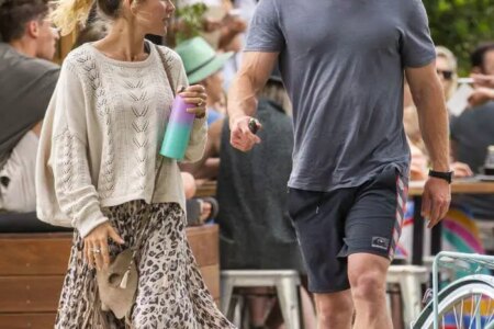 Elsa Pataky and Chris Hemsworth Go Barefoot at Breakfast in Bayleaf Cafe