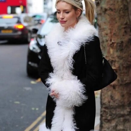 Lottie Moss Looks Stylish as She Goes to Bluebird Cafe in London with a Friend