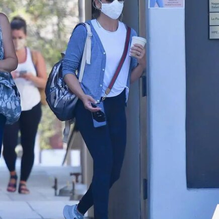 Sarah Michelle Gellar Cuts a Casual Figure After an Exercise Class in LA