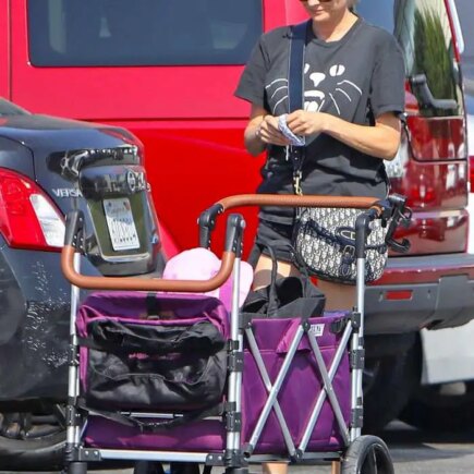 Diane Kruger Looks Cool in a Teen T-shirt as She Goes on a Grocery Run