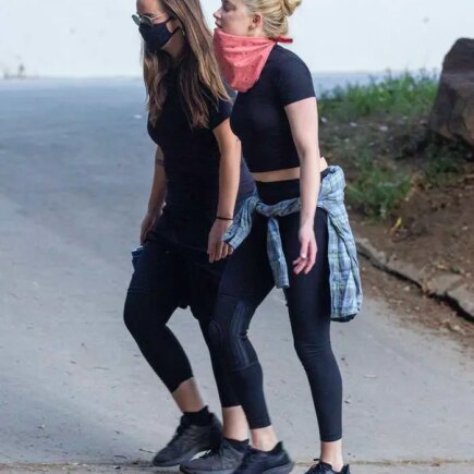 Amber Heard Goes Braless to Hike in Griffith Park with Friend