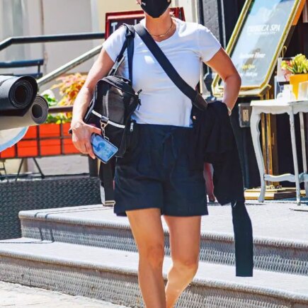 Kaley Cuoco and Her Sister Briana at the Cafe in NYC
