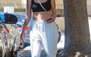 Halsey Flashes a Happy Smile in Sports Bra During a Grocery Run