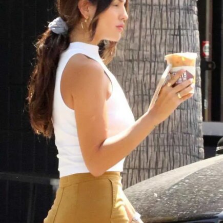 Eiza Gonzalez Showcases her Excellent Shape while Grabbing Coffee