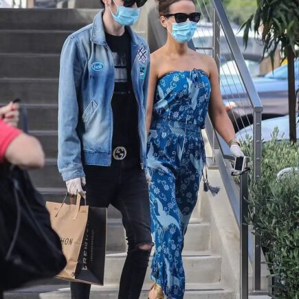 Kate Beckinsale Holds Hands with BF Goody Grace on a Grocery Run