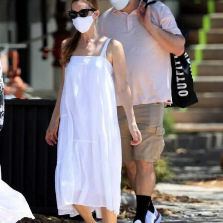 Leslie Mann in a Sundress as She Runs Errands with her Family