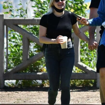 Ariel Winter Dyed her Hair and Proves That Blondes Have More Fun