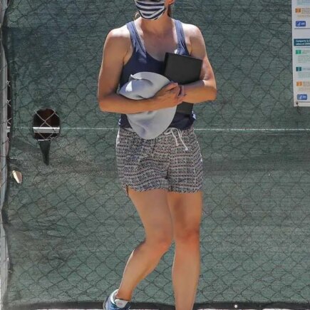 Jennifer Garner Flashes her Toned Arms at the Building Site in Brentwood