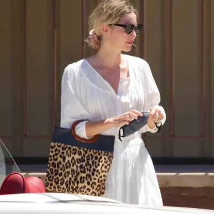 Annabelle Wallis Grabs Coffee-to-go While her BF Waits in the Car