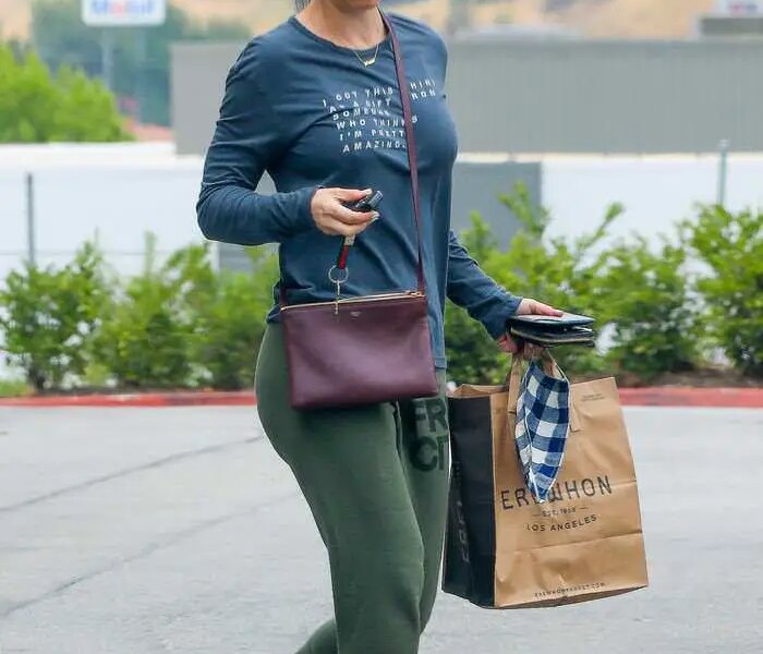 Kaley Cuoco Goes Casual and Make-up Free in Shopping