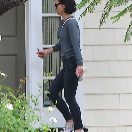 Christina Ricci at a Friends House Without her Wedding Ring