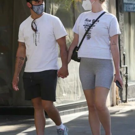 Sophie Turner and Joe Jonas Outside Salt & Straw
