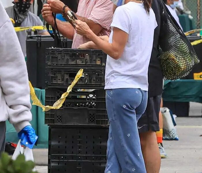 Courteney Cox Wearing a Mask While Out Shopping with BF