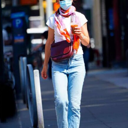 Katie Holmes Steps Out to Pick Up an Iced Coffee in NYC
