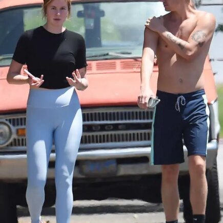 Ireland Baldwin Shows Off Her Figure in Skin-tight Leggings