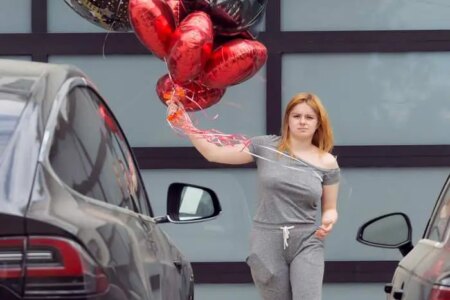 Ariel Winter with Balloons Designs a Drive-by Party for Her BF