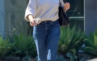 Cindy Crawford Makes a Quick Visit to Her Malibu Cafe