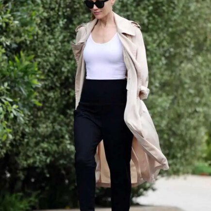 Leslie Mann in a Trench Coat Takes a Break From Isolation