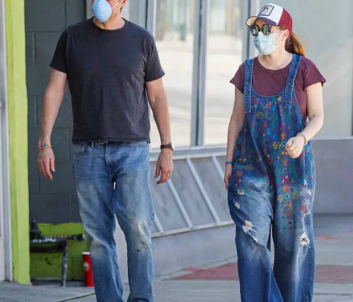 Alyson Hannigan in Oversized Overalls Step Out for Supplies