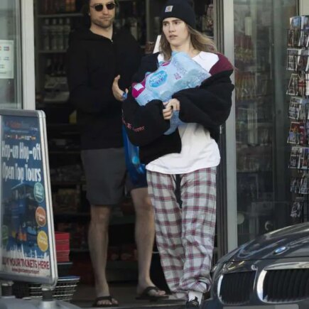 Suki Waterhouse in Baggy T-shirt Shopping in London