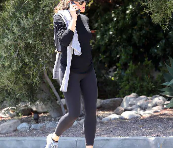 Jennifer Garner Talks on Her Cell Phone as She Headed to Her Car