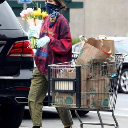 Eiza Gonzalez Wearing a Bandana While Shopping at Grocery Store