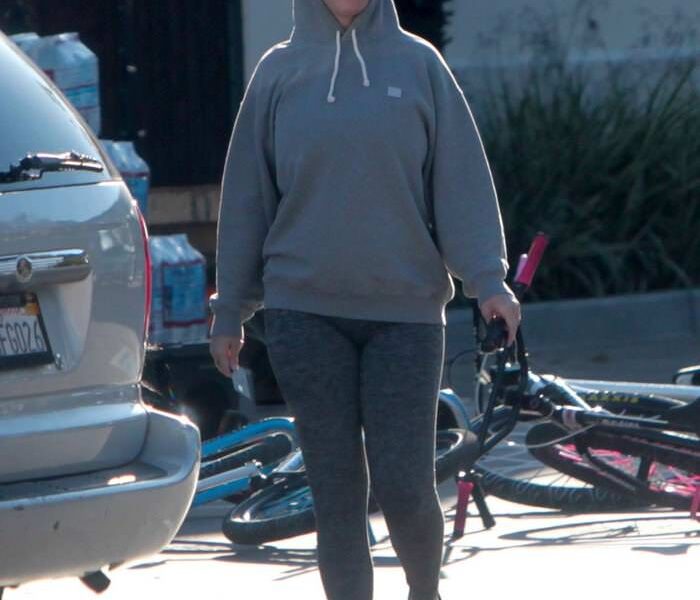 Katy Perry in All Grey at Gas Station Shop in LA