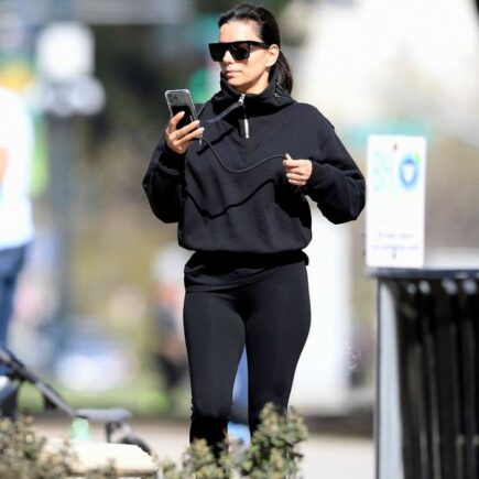 Eva Longoria Takes a Quick Stroll Through the Park