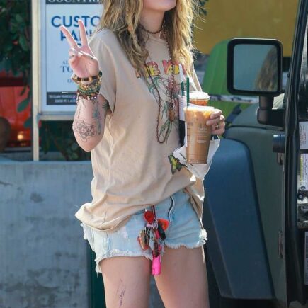 Paris Jackson Went to Grab Coffee at Starbucks