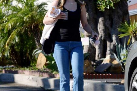 Olivia Wilde Went to Grab Coffee in Los Angeles