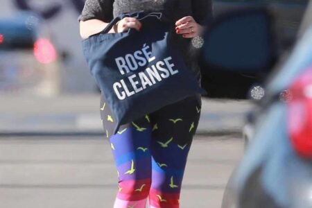 Jennifer Love Hewitt Flaunts Gym-Ready Look in Vibrant Leggings and Gray Top