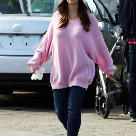 Jennifer Love Hewitt Shines in Makeup-Free Look and Cozy Pink Sweater