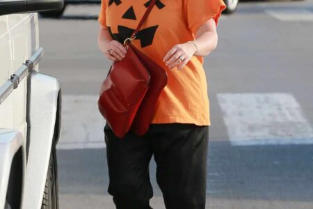 Jennifer Love Hewitt Flaunts Relaxed Fashion Sense in Halloween-Themed Outfit