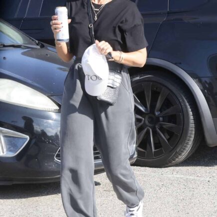 Jessica Alba Sports Trendy White Sneakers with Dark-Colored Clothing