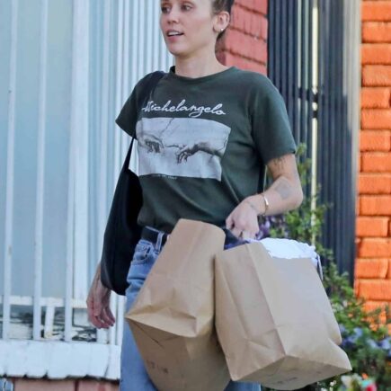 Miley Cyrus Embraces Casual Chic in Highland Park Shopping Expedition