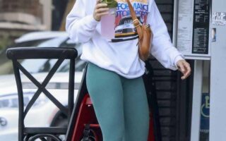 Kristen Bell Shows Off Her Toned Physique in Effortlessly Chic Athleisure