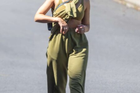 Jessica Alba Sizzles in Green Athletic Wear on a Hike in Los Angeles