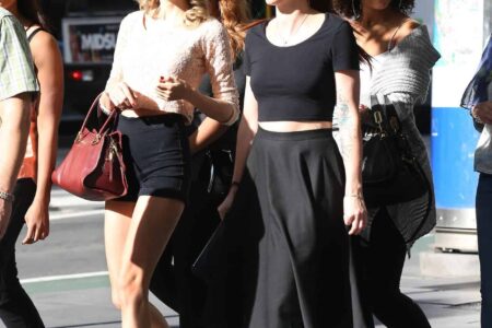 Taylor Swift’s Chic Ensemble Puts Her Toned Legs on Display in Melbourne