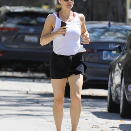 Jennifer Garner Shows Off Her Fit Figure on a Run in LA