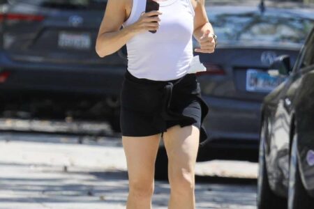 Jennifer Garner Shows Off Her Fit Figure on a Run in LA