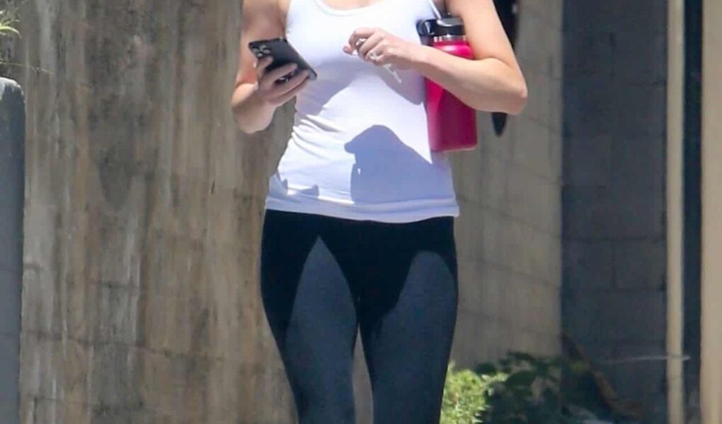Jennifer Lawrence Flaunts Toned Physique on Her Way to Workout Class