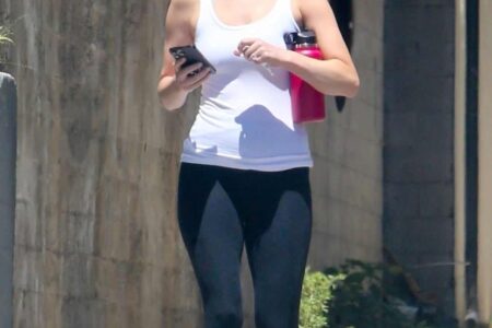 Jennifer Lawrence Flaunts Toned Physique on Her Way to Workout Class