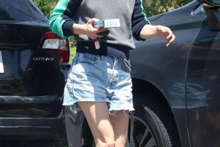 Natalie Portman in Short Shorts and a Sweater Visits a Friend