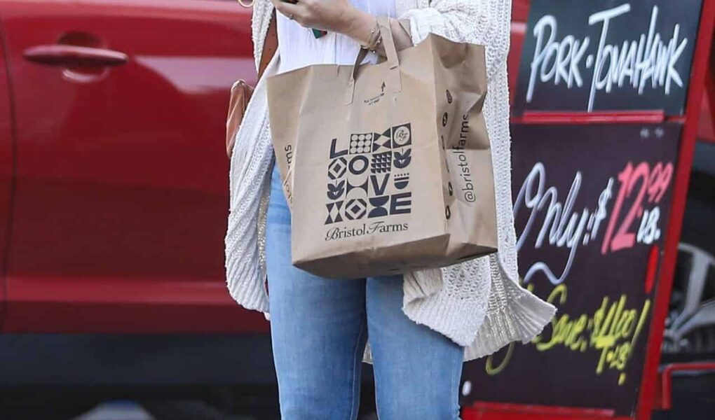 Amy Adams Sported an Effortlessly Chic Look for a Grocery Run